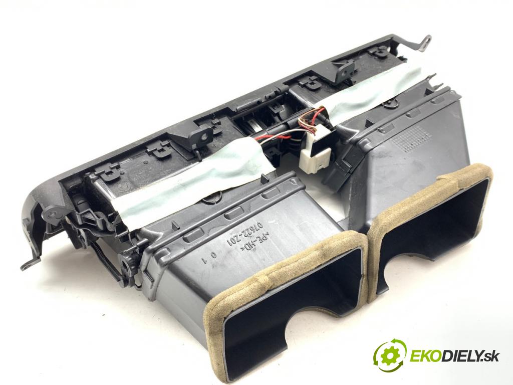 BMW F10 sedan 2011 120 kW 520 d 1995 mří topení přední část