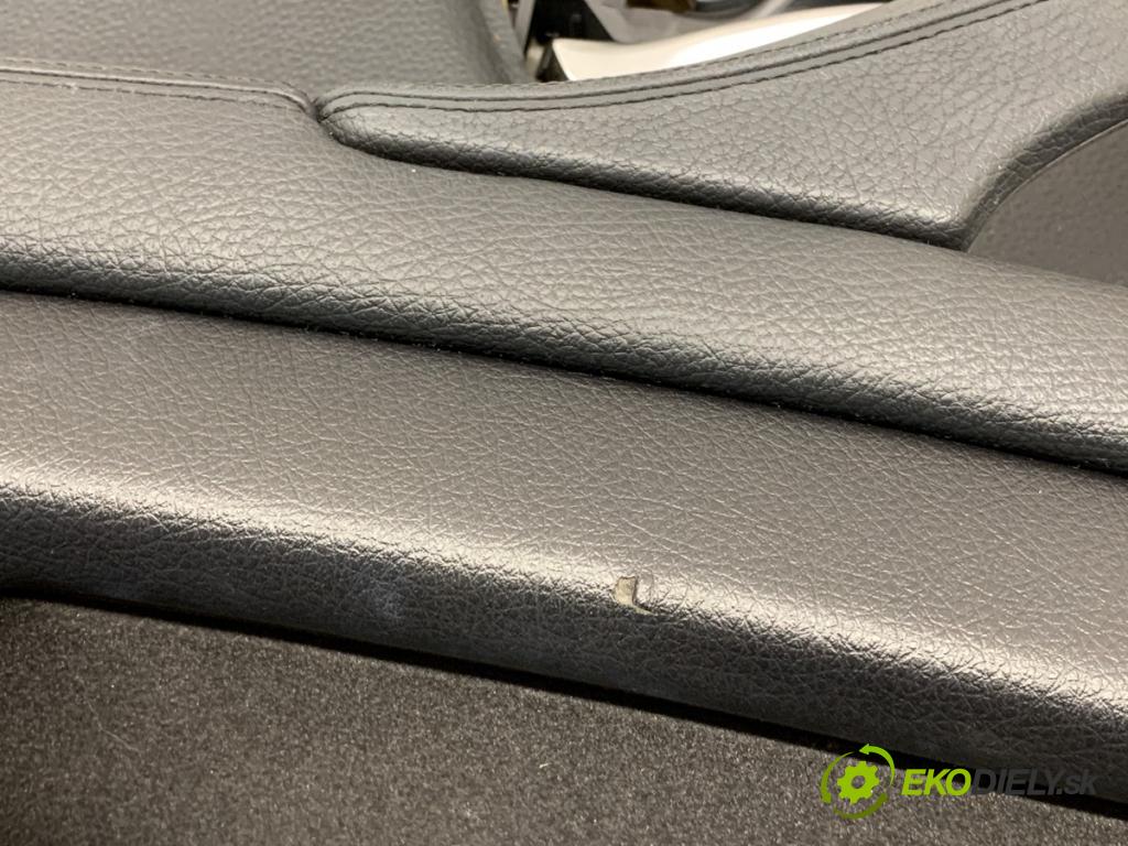 BMW F10 sedan 2011 120 kW 520 d 1995 ča dveře levý zadní část