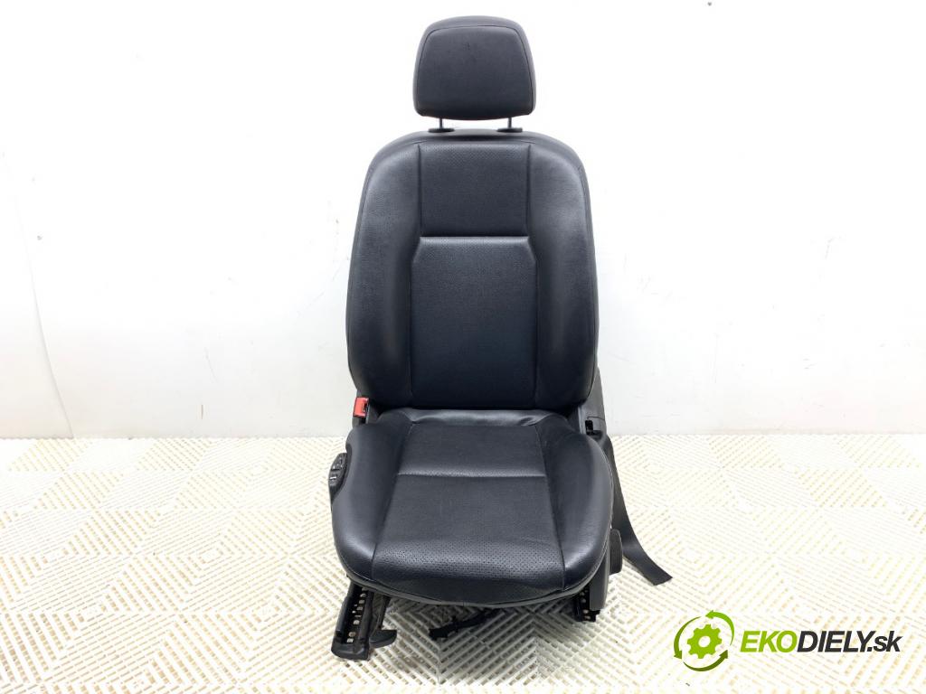 MERCEDES-BENZ S204 Kombi 2011 125 kW C 220 CDI (204.202) 2143 sedadlo levý přední část 