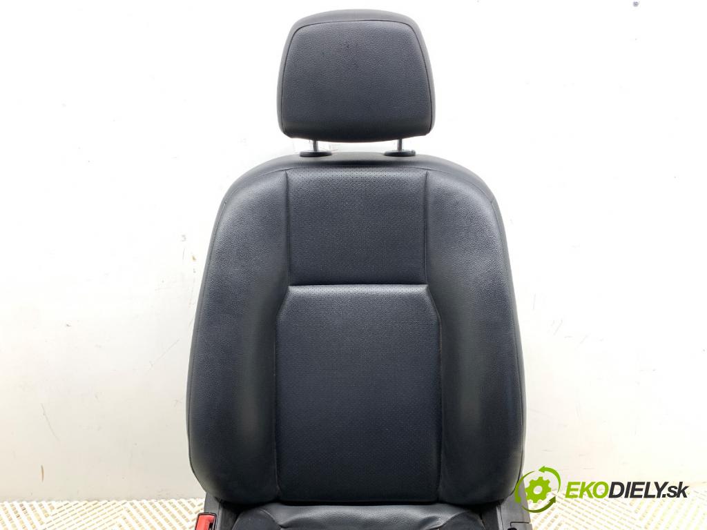 MERCEDES-BENZ S204 Kombi 2011 125 kW C 220 CDI (204.202) 2143 sedadlo levý přední část