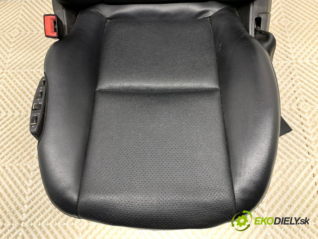 MERCEDES-BENZ S204 Kombi 2011 125 kW C 220 CDI (204.202) 2143 sedadlo levý přední část