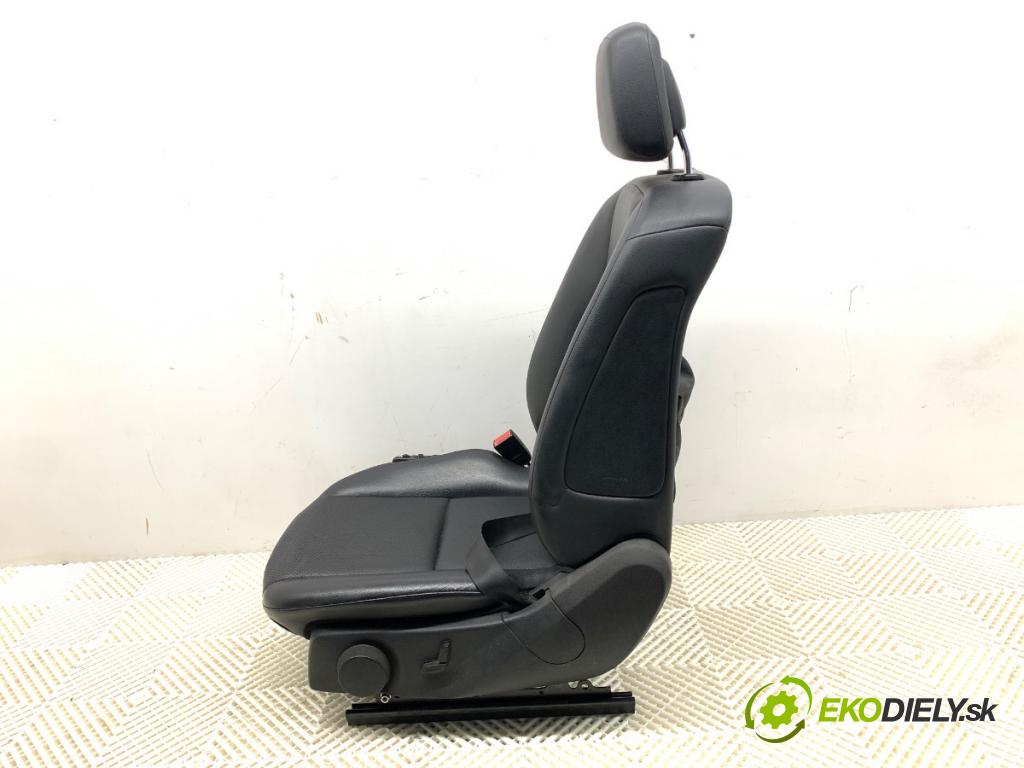 MERCEDES-BENZ S204 Kombi 2011 125 kW C 220 CDI (204.202) 2143 sedadlo levý přední část