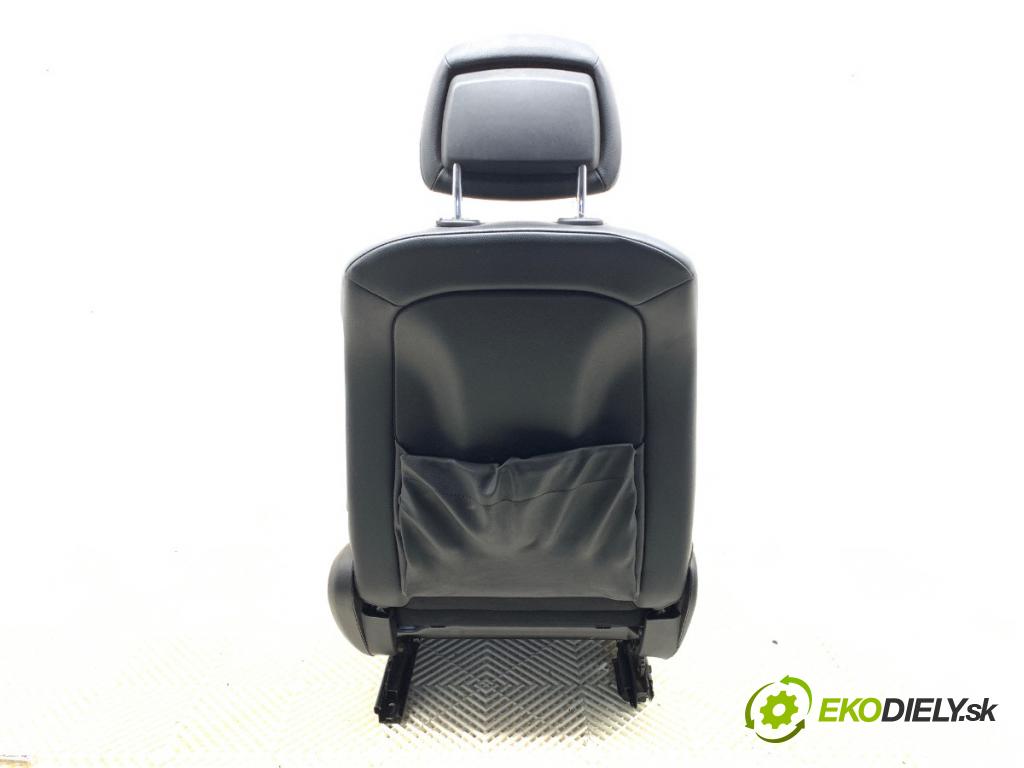 MERCEDES-BENZ S204 Kombi 2011 125 kW C 220 CDI (204.202) 2143 sedadlo levý přední část