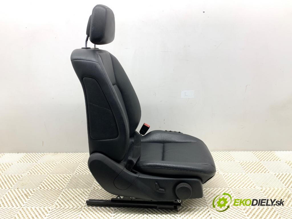 MERCEDES-BENZ S204 Kombi 2011 125 kW C 220 CDI (204.202) 2143 sedadlo pravý přední část