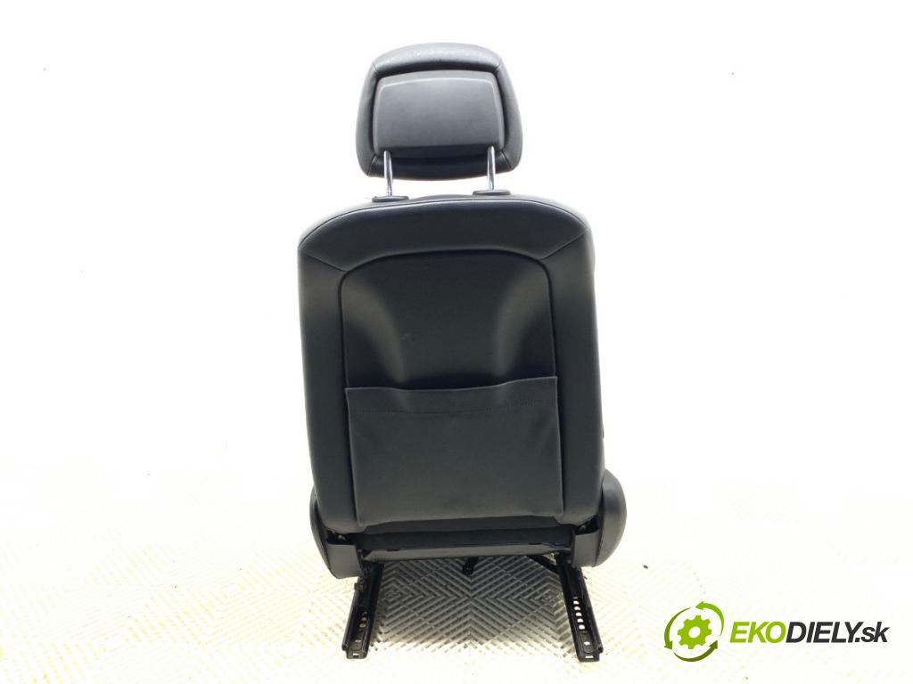 MERCEDES-BENZ S204 Kombi 2011 125 kW C 220 CDI (204.202) 2143 sedadlo pravý přední část