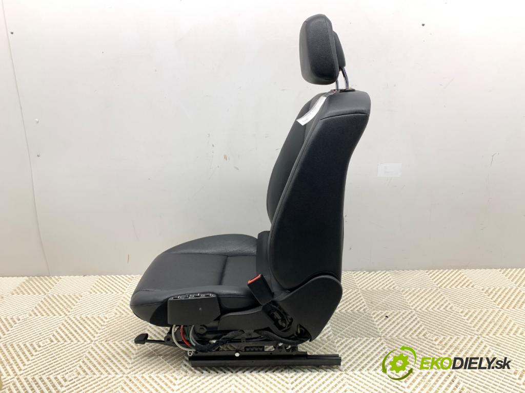 MERCEDES-BENZ S204 Kombi 2011 125 kW C 220 CDI (204.202) 2143 sedadlo pravý přední část