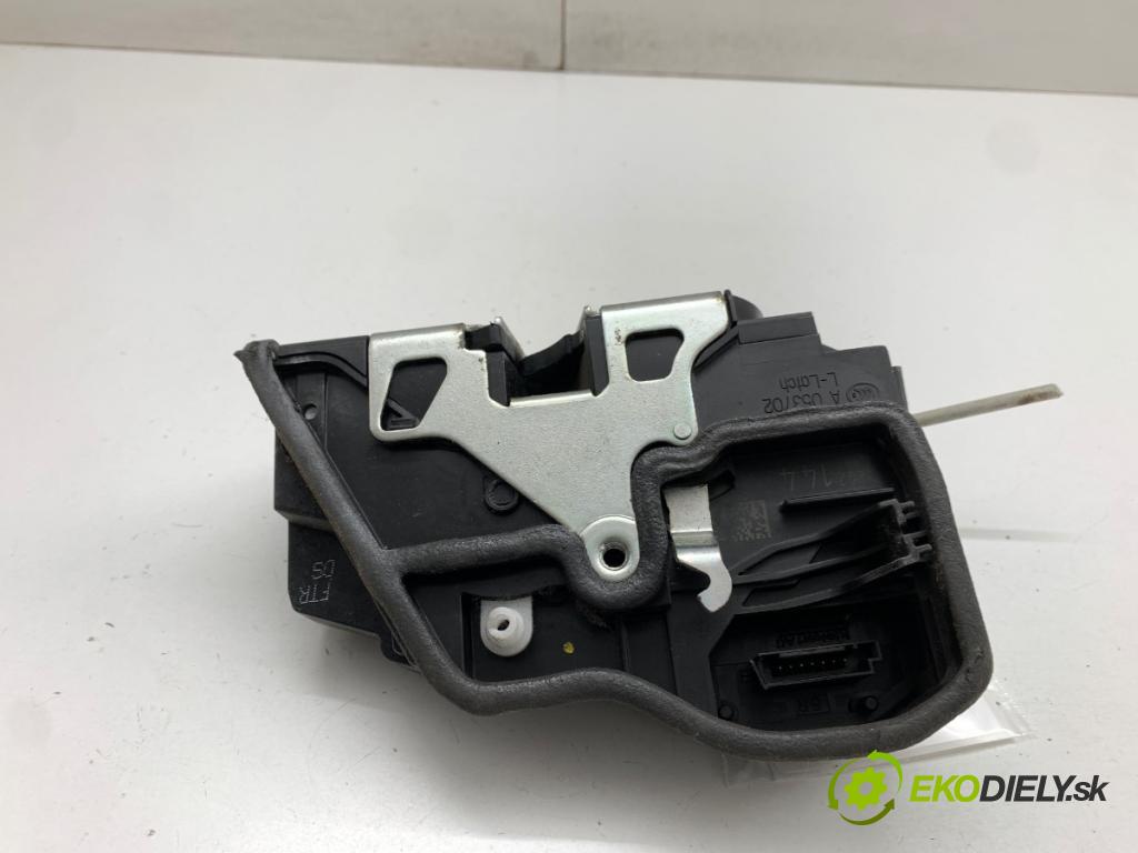 BMW F10 sedan 2011 120 kW 520 d 1995 zámok Dvere pravy predný 7202144