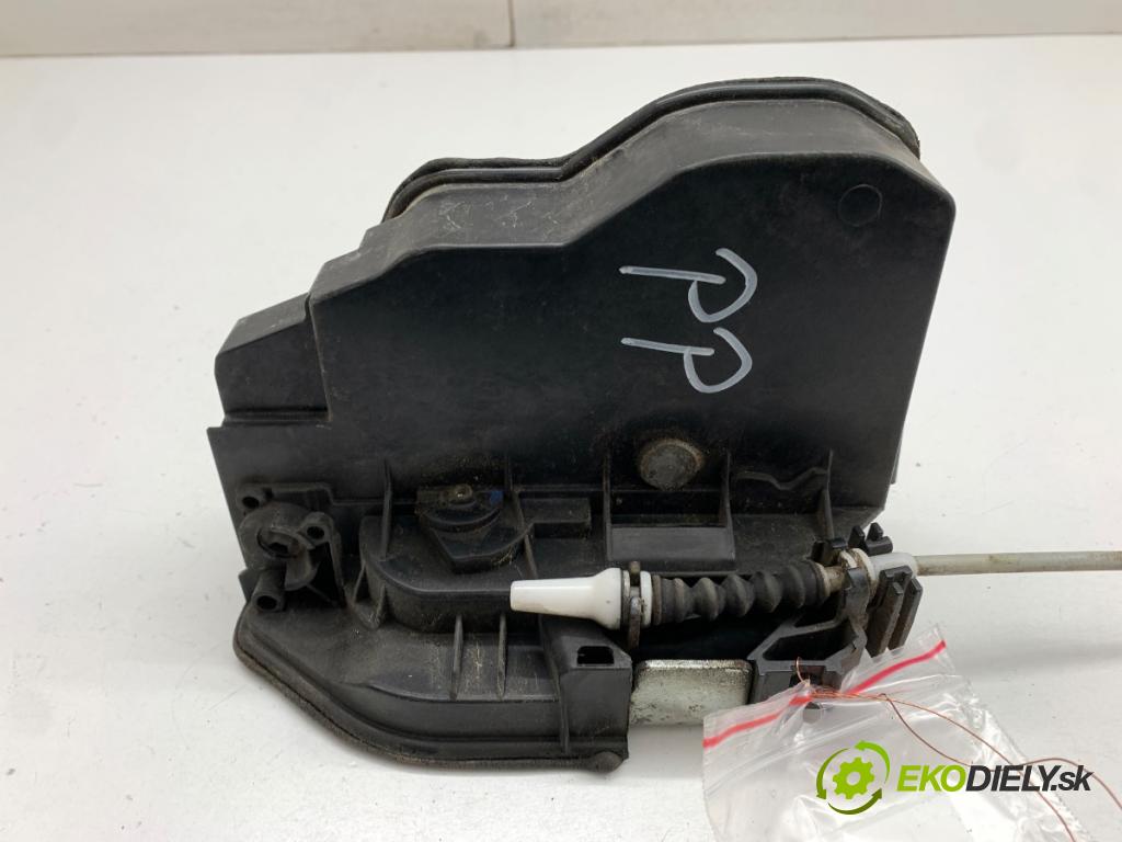 BMW F10 sedan 2011 120 kW 520 d 1995 zámok Dvere pravy predný 7202144
