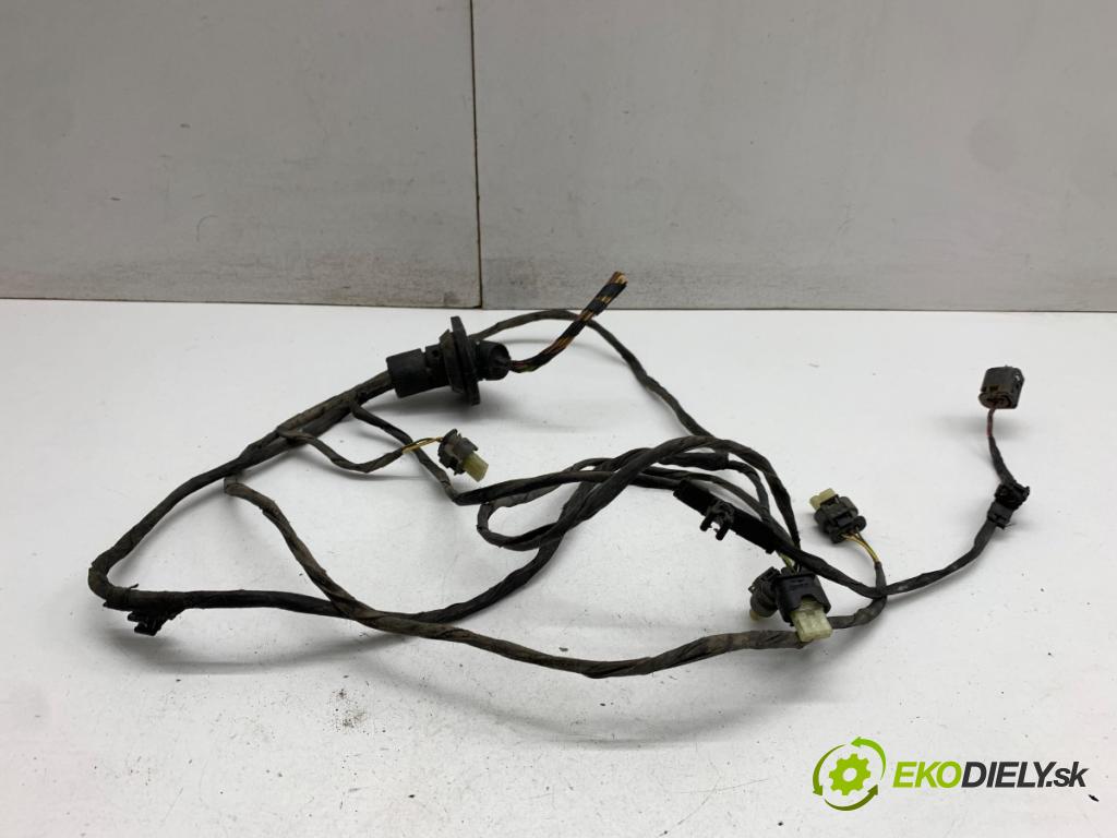 BMW F10 sedan 2011 120 kW 520 d 1995 káblovačka PDC zadní část