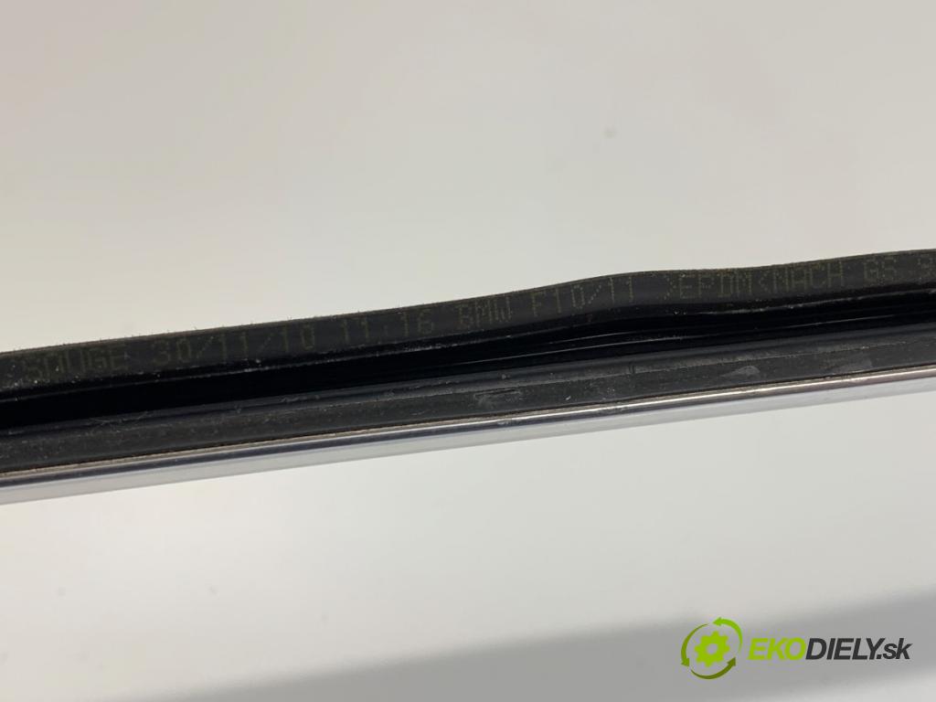 BMW F10 sedan 2011 120 kW 520 d 1995 lišta Sbírání: zadní část levý