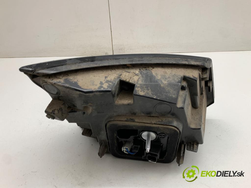PEUGEOT 5008 II nadwozie wielkoprzestrzenne (MPV) 2017 133 kW 2.0 BlueHDi 180 1997 Svetlo pravy zad vnútorná 9811027780