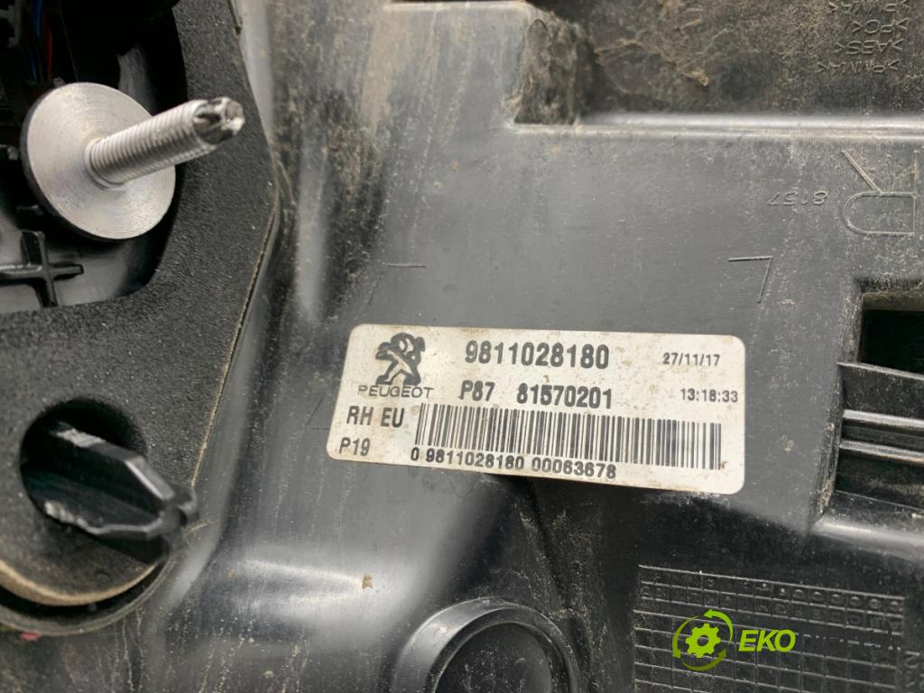 PEUGEOT 5008 II nadwozie wielkoprzestrzenne (MPV) 2017 133 kW 2.0 BlueHDi 180 1997 Svetlo pravy zad 9811028180