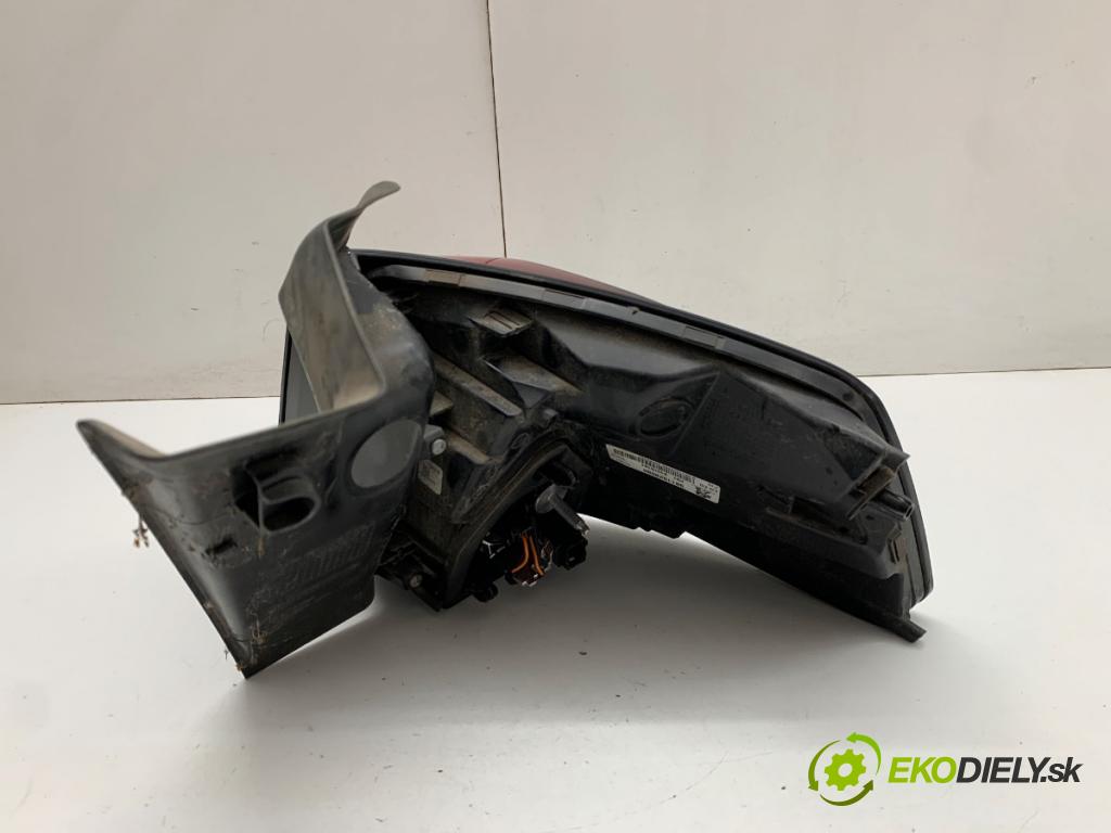 PEUGEOT 5008 II nadwozie wielkoprzestrzenne (MPV) 2017 133 kW 2.0 BlueHDi 180 1997 světlo levý zadní část 9811028180
