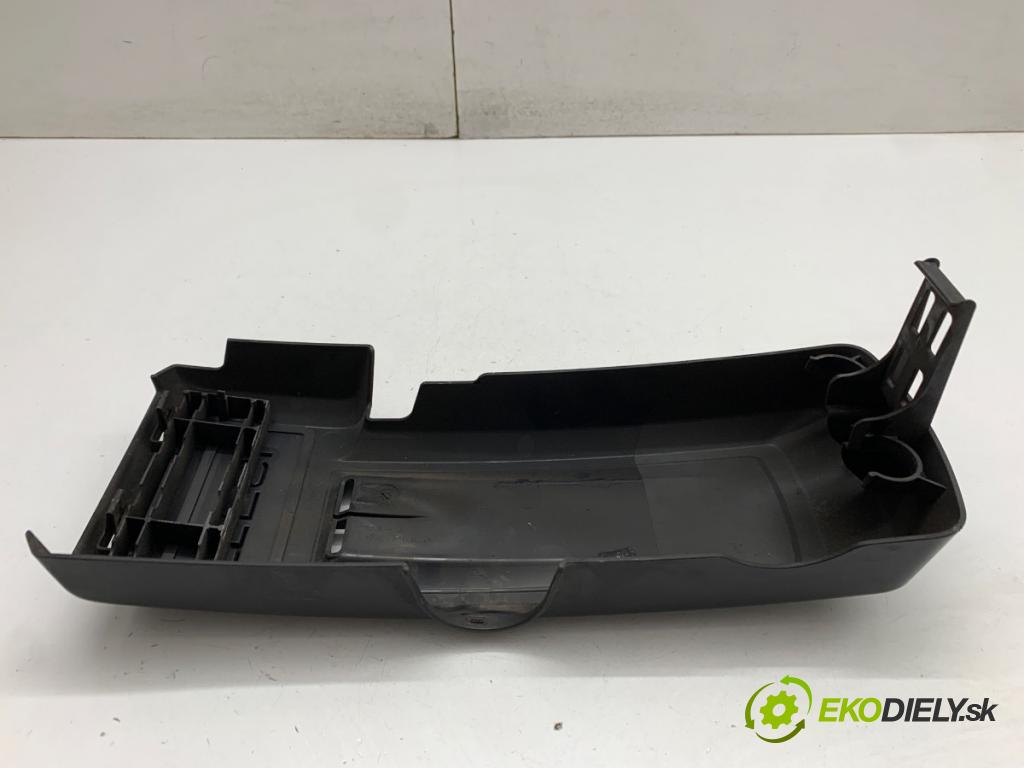 AUDI A1 8X liftback 2011 63 kW 1.2 TFSI 1197 Kryt Motor 03F103935A (Kryt motora)