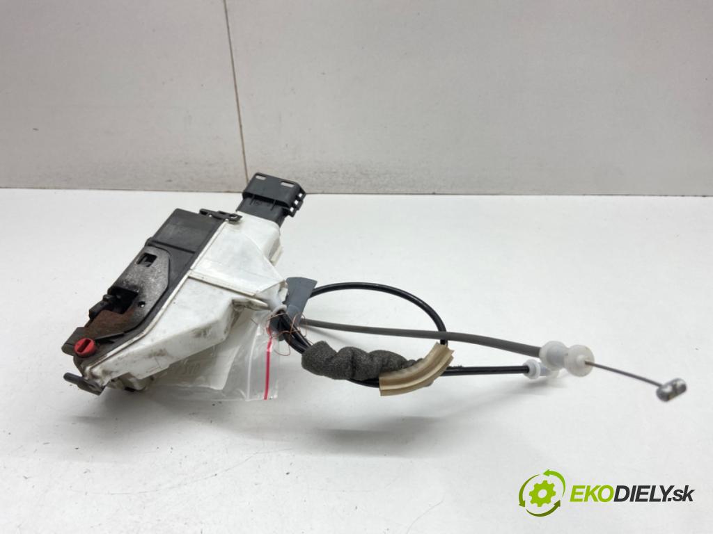 CITROEN C4 CACTUS liftback 2015 60 kW 1.2 VTi 82 1199 zámok Dvere pravy zad PSA016903