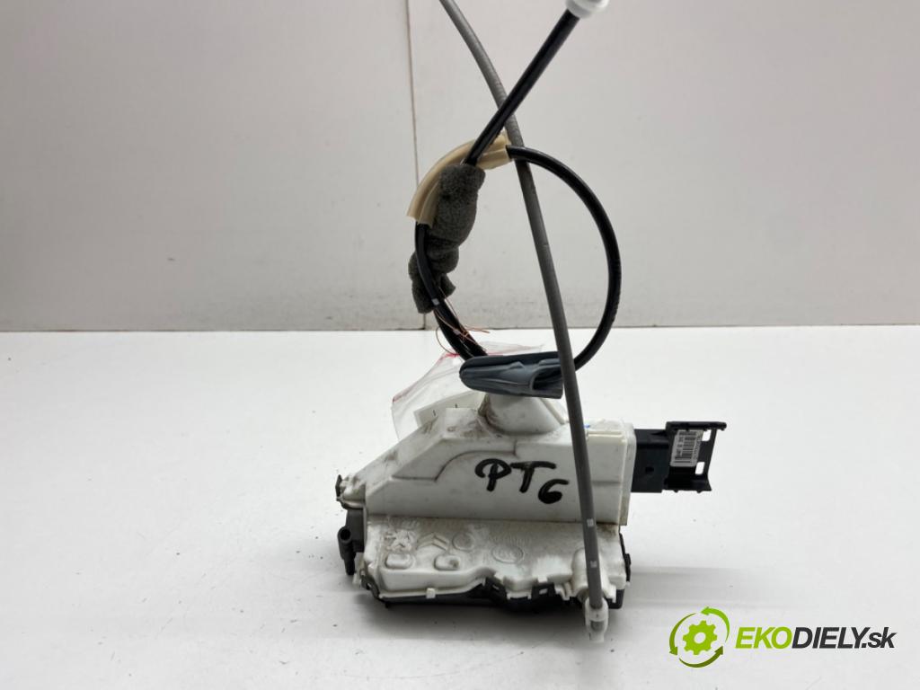 CITROEN C4 CACTUS liftback 2015 60 kW 1.2 VTi 82 1199 zámok Dvere pravy zad PSA016903