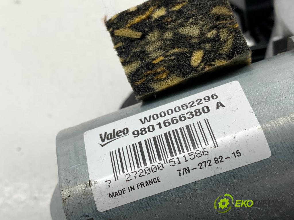 CITROEN C4 CACTUS liftback 2015 60 kW 1.2 VTi 82 1199 Motor stieračov zad 9801666380A