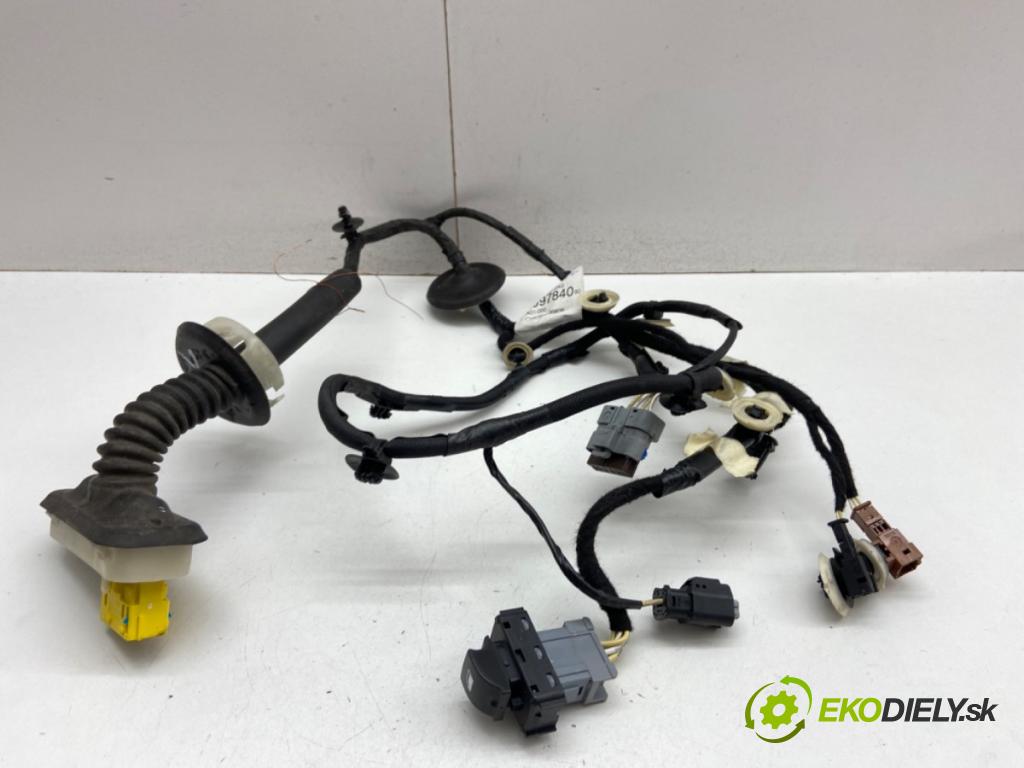 CITROEN C4 CACTUS liftback 2015 60 kW 1.2 VTi 82 1199 káblovačka dveře přední část pravý 9809784080