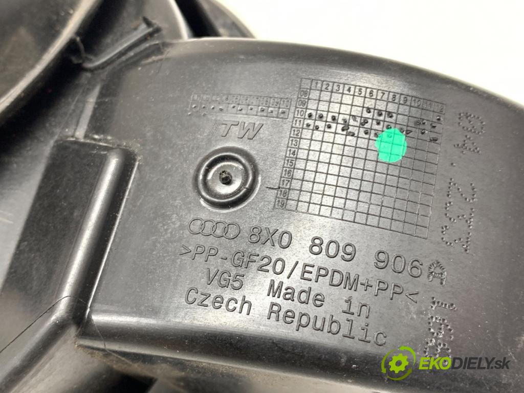 AUDI A1 8X liftback 2011 63 kW 1.2 TFSI 1197 dvířka nádrže paliva 8X0809906A (Klika dveří ostatní)
