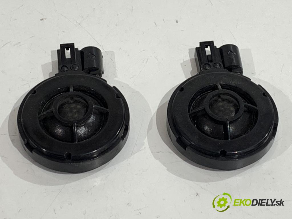 AUDI A1 8X liftback 2011 63 kW 1.2 TFSI 1197 reproduktory 8X0035415C