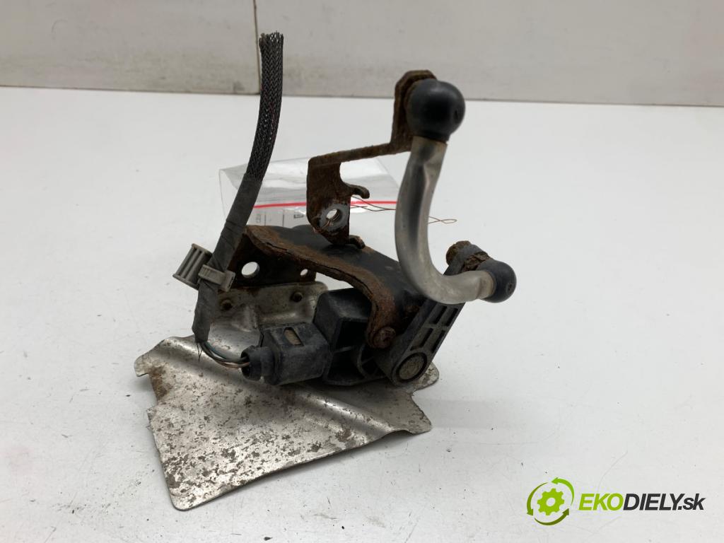 AUDI A1 8X liftback 2011 63 kW 1.2 TFSI 1197 snímač ÚROVEŇ: XENON levý zadní část 1T0907503