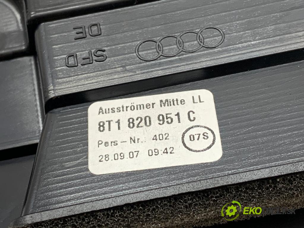 AUDI A4 B8 sedan 2008 105 kW 2.0 TDI 1968 mří topení přední část střední 8T1820951C