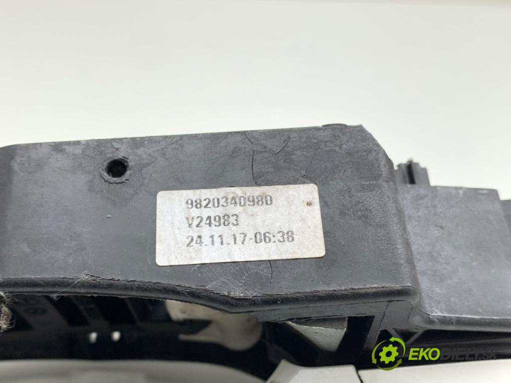 PEUGEOT 5008 II nadwozie wielkoprzestrzenne (MPV) 2017 133 kW 2.0 BlueHDi 180 1997 klika vnejší pravý přední část 9820340980