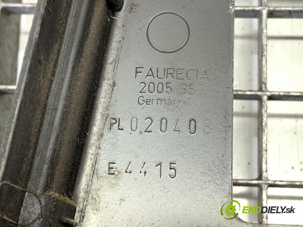 AUDI A4 B8 Kombi 2012 105 kW 2.0 TDI 1968 Držiak predný 8F0805594 (Výstuha predná)