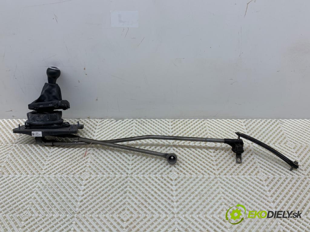 AUDI A4 B8 Kombi 2012 105 kW 2.0 TDI 1968 Kulisa 8K0711025P (Rýchlostná páka (kulisa))