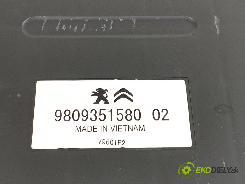 PEUGEOT 5008 II nadwozie wielkoprzestrzenne (MPV) 2017 133 kW 2.0 BlueHDi 180 1997 subwoofer 9809351580 (Audio zariadenie)