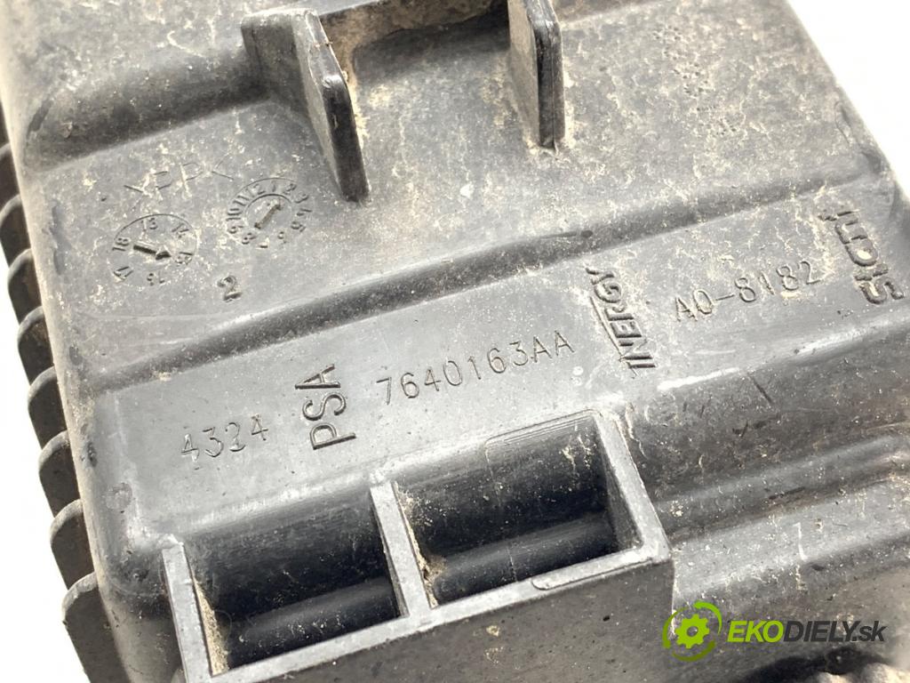 CITROEN C4 CACTUS liftback 2015 60 kW 1.2 VTi 82 1199 filter peľový 7640163AA