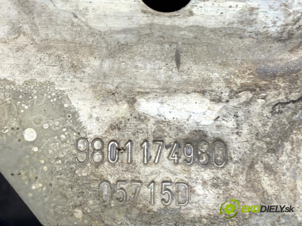 CITROEN C4 CACTUS liftback 2015 60 kW 1.2 VTi 82 1199 Výstuha nárazníka predný 9801174980 (Výstuha predná)