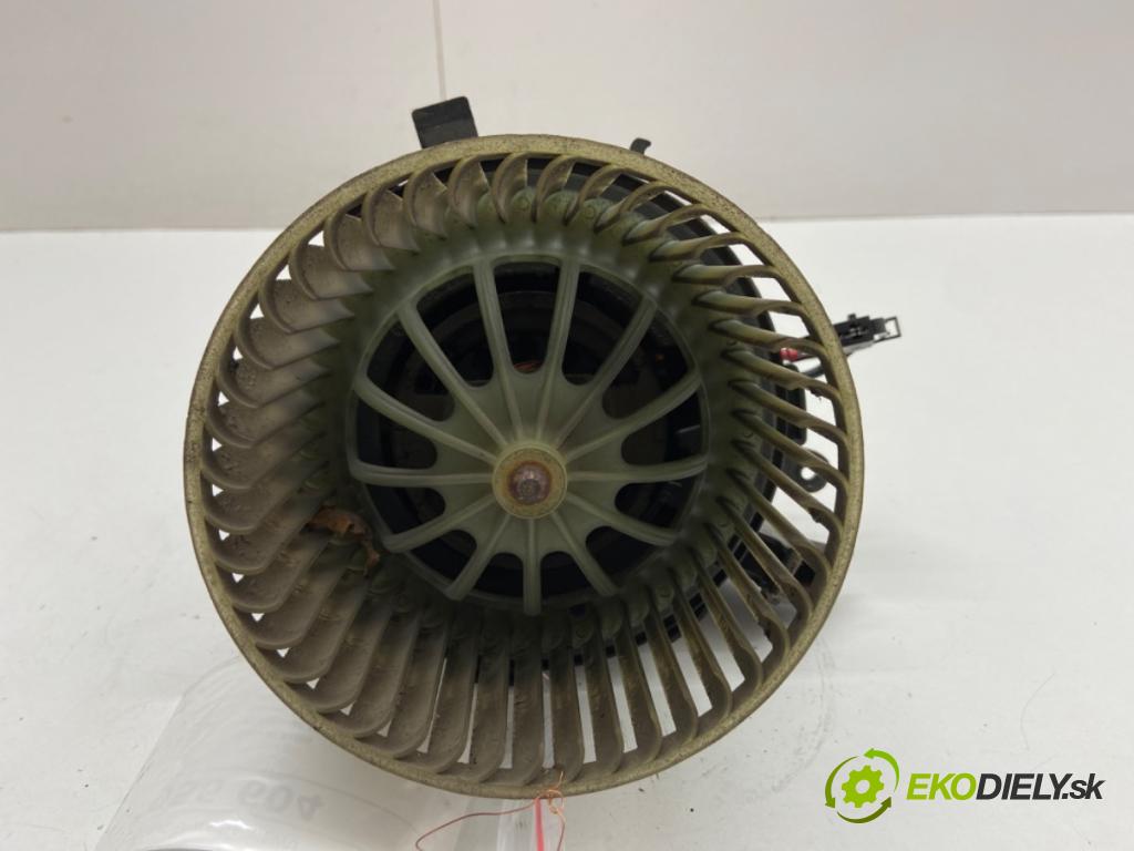 AUDI A4 B8 sedan 2008 105 kW 2.0 TDI 1968 ventilátor kúrenia 8K1820021