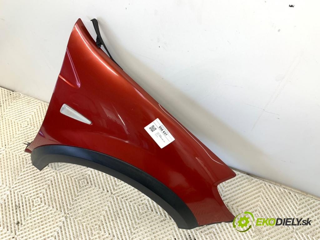 DACIA SANDERO liftback 2012 63 kW 1.6 1598 blatník pravý přední část