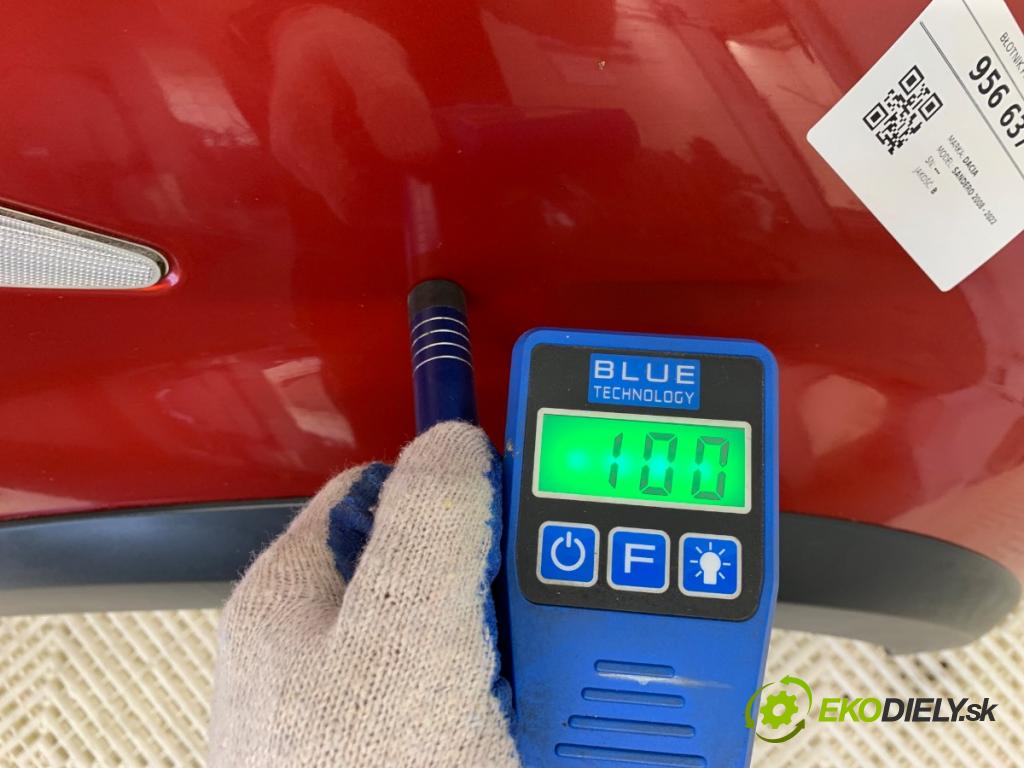 DACIA SANDERO liftback 2012 63 kW 1.6 1598 blatník pravý přední část