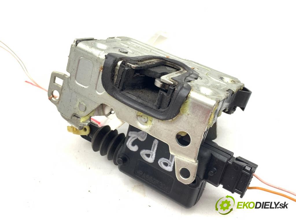 DACIA SANDERO liftback 2012 63 kW 1.6 1598 zámok dveře pravý přední část 8200735224