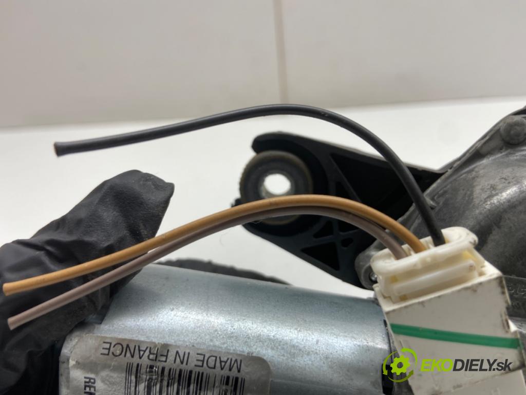 DACIA SANDERO liftback 2012 63 kW 1.6 1598 Motor stieračov zad 8200734582C