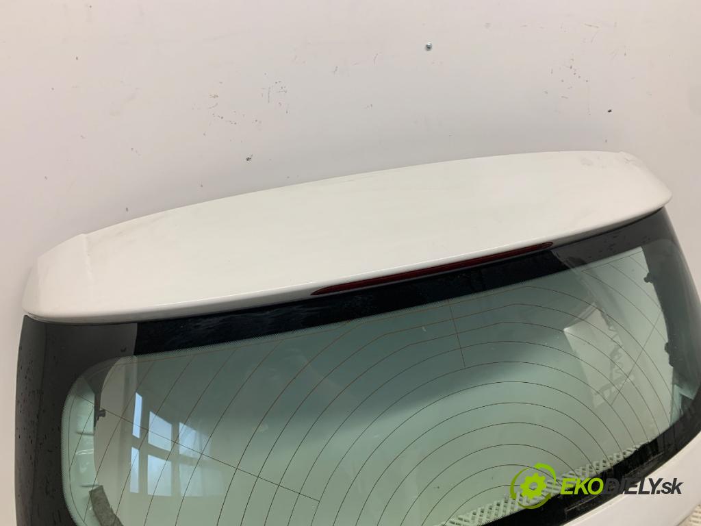 BMW F20 liftback 2019 100 kW 118 i 1598 kapota zad 300