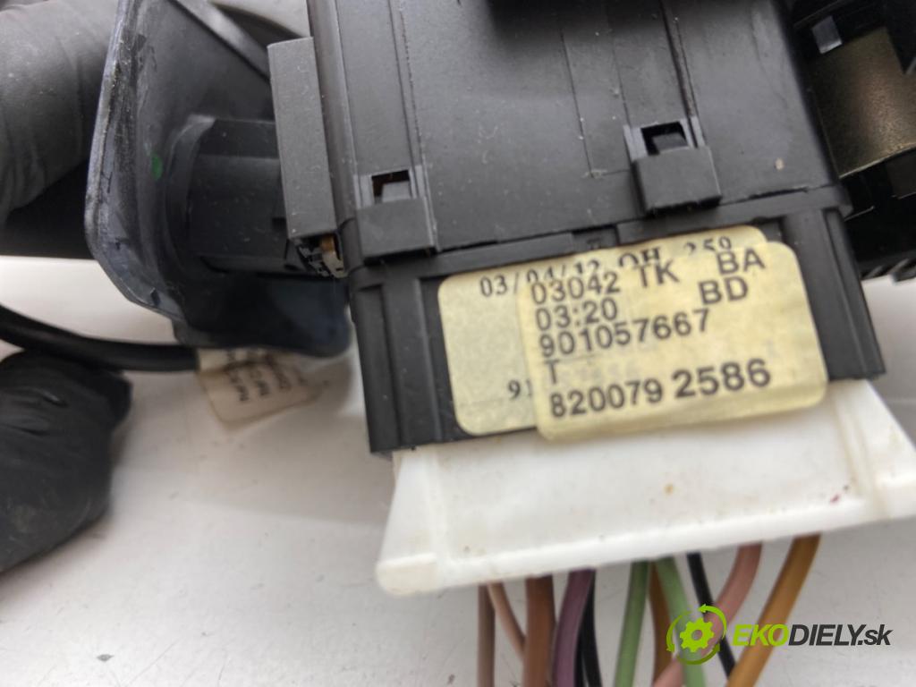 DACIA SANDERO liftback 2012 63 kW 1.6 1598 přepínač kombinovaný 8200792586 (Páčky pod volantem)