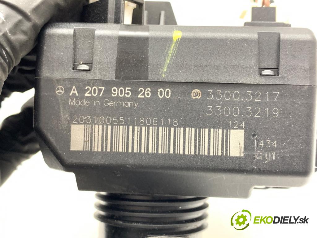 MERCEDES-BENZ S204 Kombi 2011 125 kW C 220 CDI (204.202) 2143 spinačka A2079052600 (Spínacia skrinka)