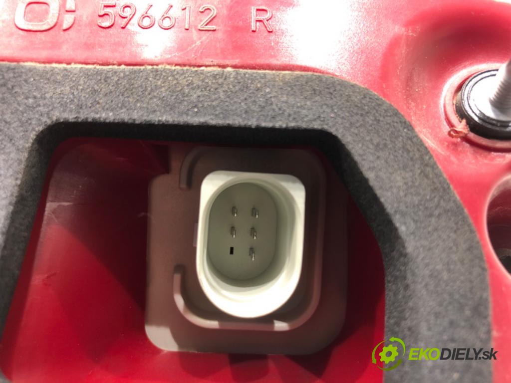 AUDI A8 D4 sedan 2012 368 kW 6.3 W12 quattro 6299 světlo pravý zadní část vnitřní 4H0945094