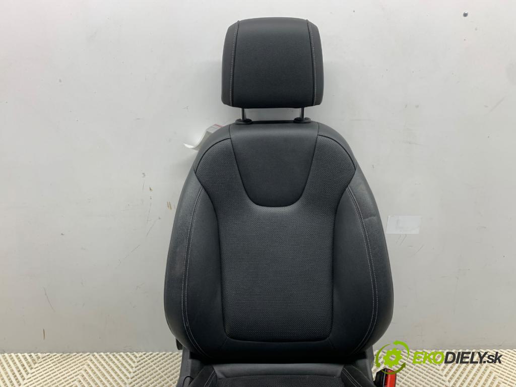 OPEL INSIGNIA B Kombi 2020 100 kW 1.6 CDTi (35) 1598 sedadlo pravý přední část