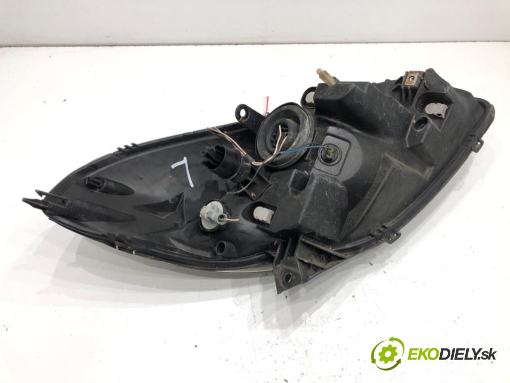 DACIA SANDERO liftback 2012 63 kW 1.6 1598 světlomet levý přední část 260602914R