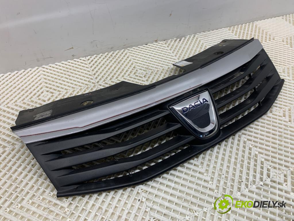 DACIA SANDERO liftback 2012 63 kW 1.6 1598 mřížka maska 8200735104 (Přední mřížka (maska chladiče))