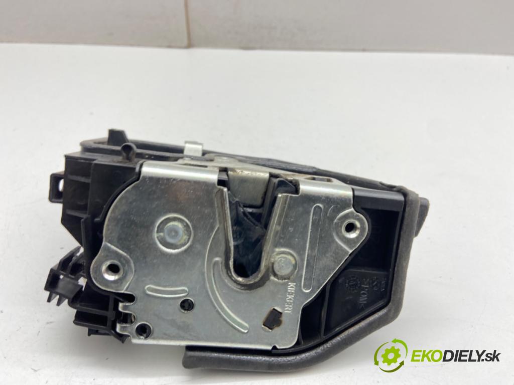 BMW F20 liftback 2019 100 kW 118 i 1598 zámok Dvere pravy zad 7229460