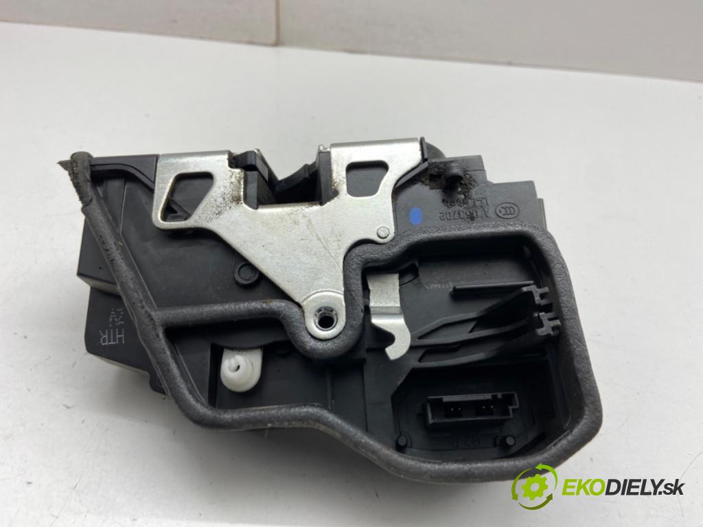 BMW F20 liftback 2019 100 kW 118 i 1598 zámok Dvere pravy zad 7229460