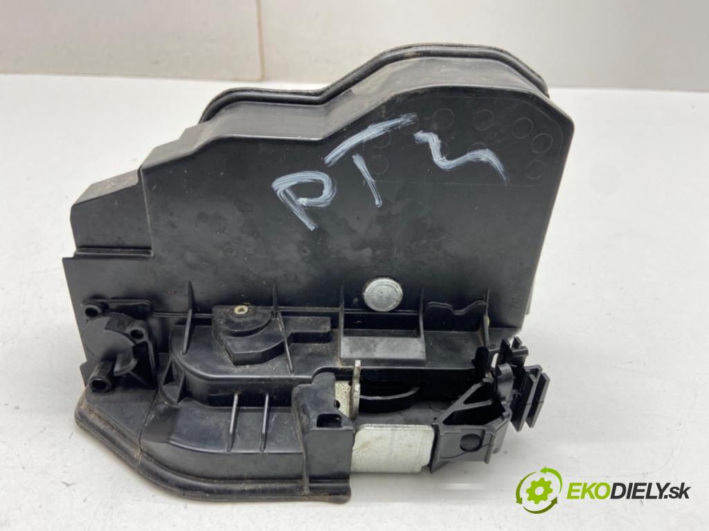 BMW F20 liftback 2019 100 kW 118 i 1598 zámok Dvere pravy zad 7229460
