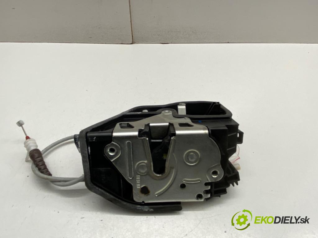 BMW F20 liftback 2019 100 kW 118 i 1598 zámok Dvere ľavy predný 7229461
