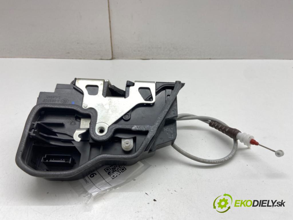 BMW F20 liftback 2019 100 kW 118 i 1598 zámok Dvere ľavy predný 7229461