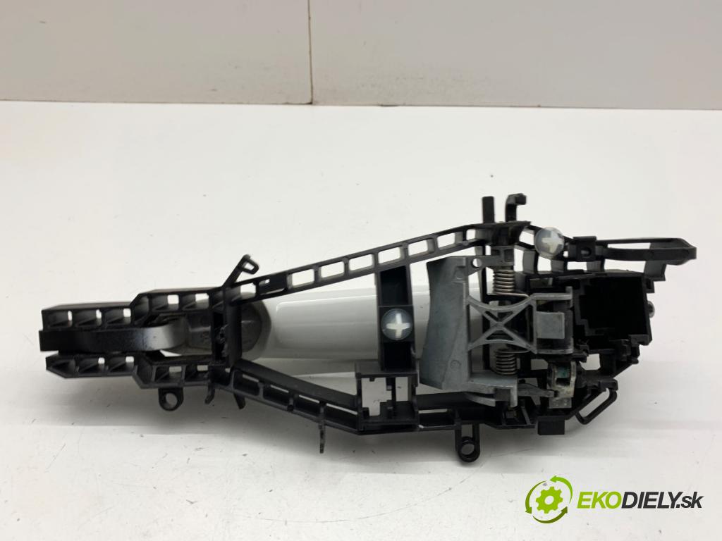 BMW F20 liftback 2019 100 kW 118 i 1598 Kľučka vonkajšia pravy zad